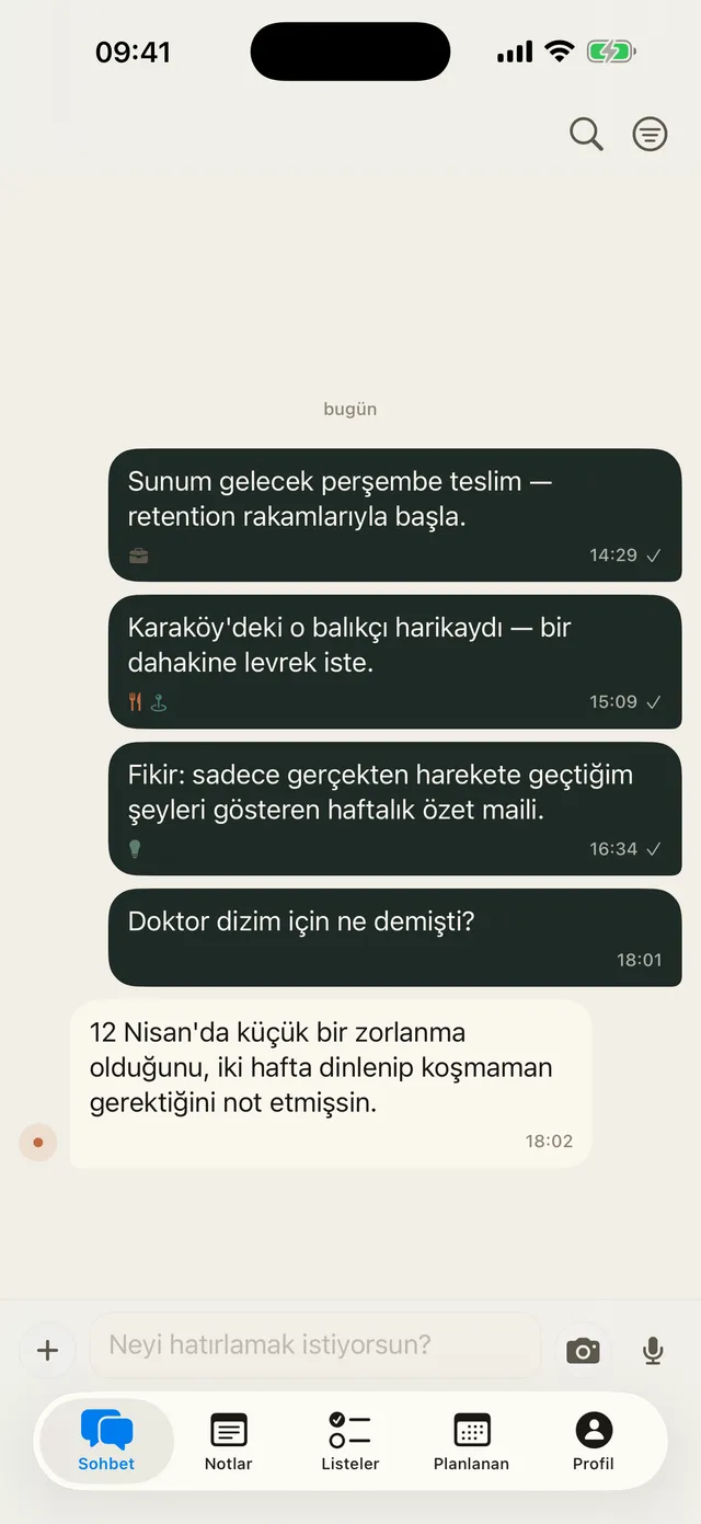 Second Brain sohbet ekranı: bir yazılı not, bir sesli not ve bir fotoğraf notu